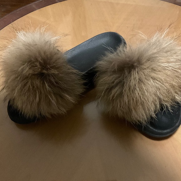 Real Fur Slides - Picture 1 of 4